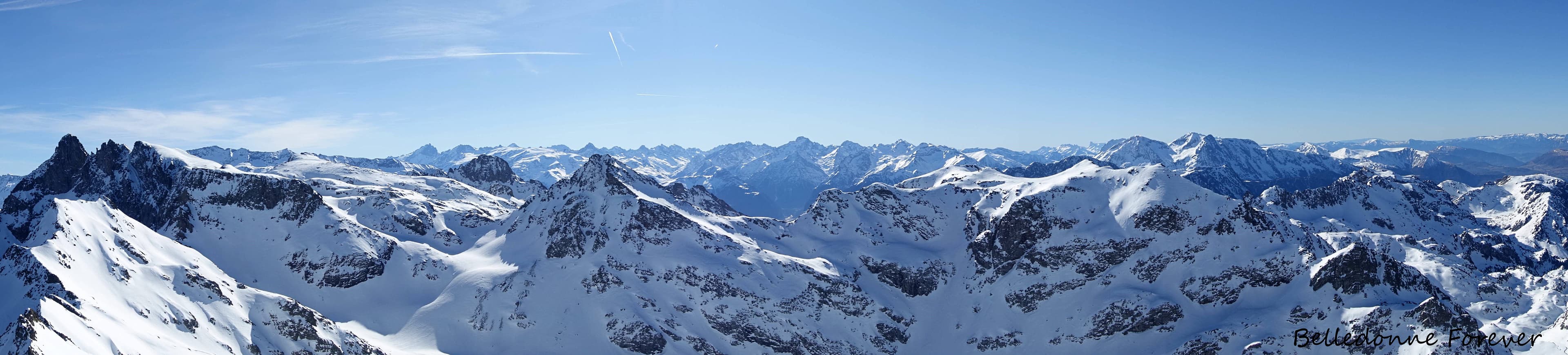 De la croix de chamrousse à droite à la croix de belledonne 2926 m A.P.