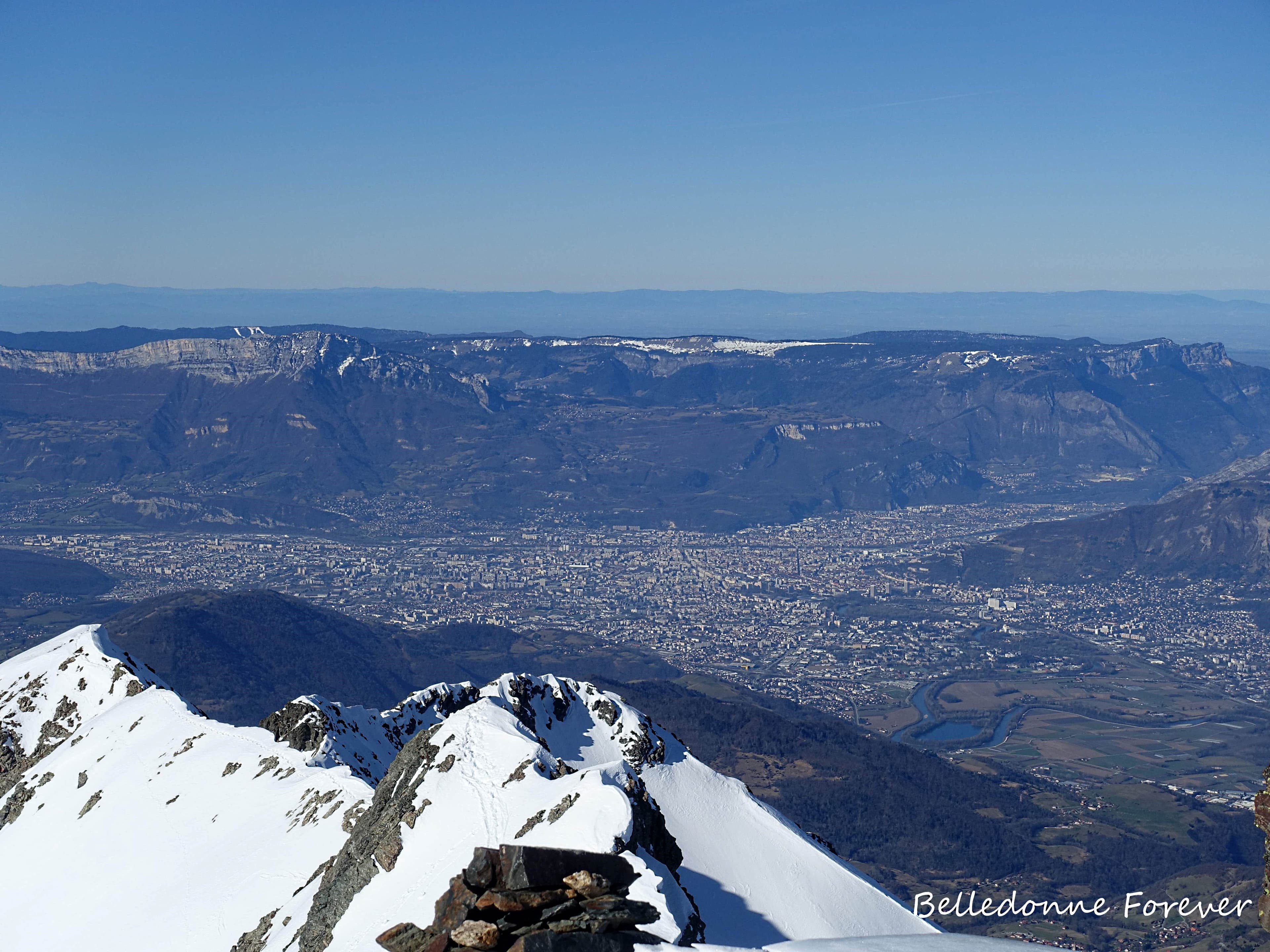 Grenoble sous le soleil vu de la grande lance de domène 2790m A.P.