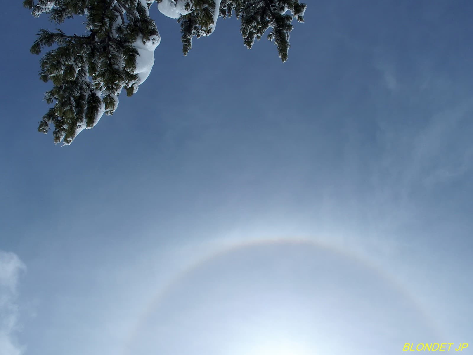 Halo du soleil vu du lac Achard