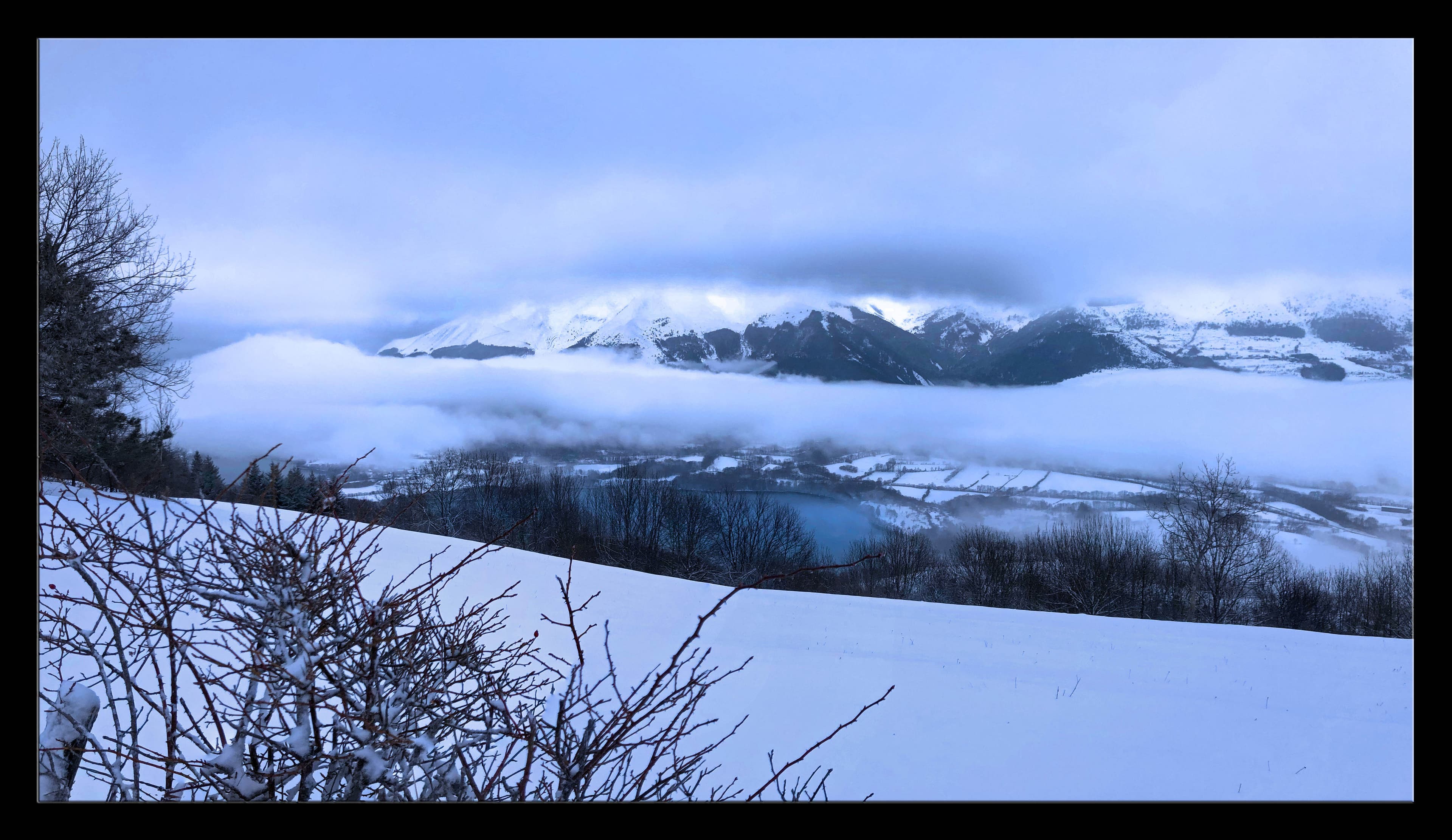 Ciel mitigé après la neige