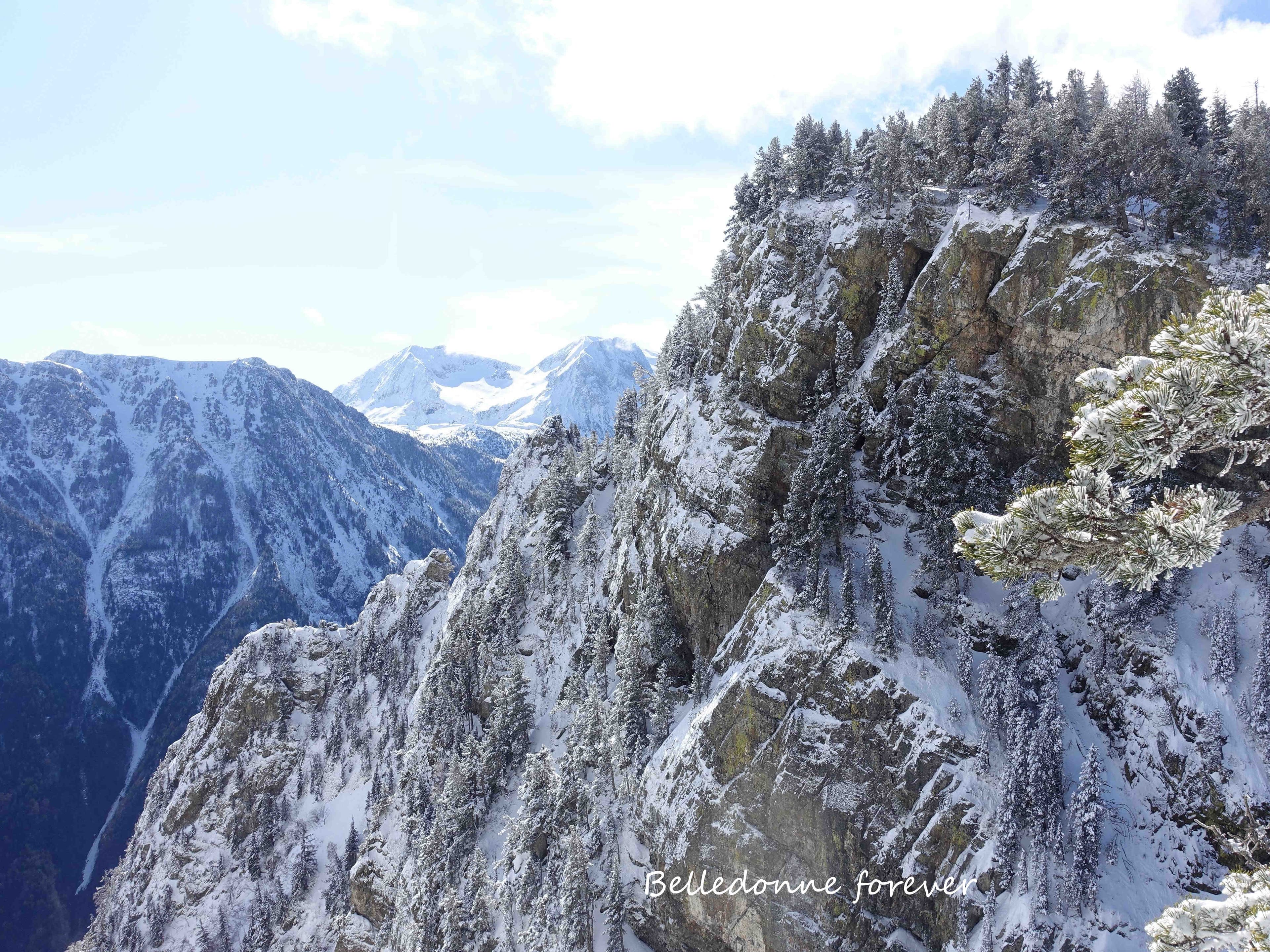 Quelques nuages, oui il y a des falaises à Chamrousse A.P.