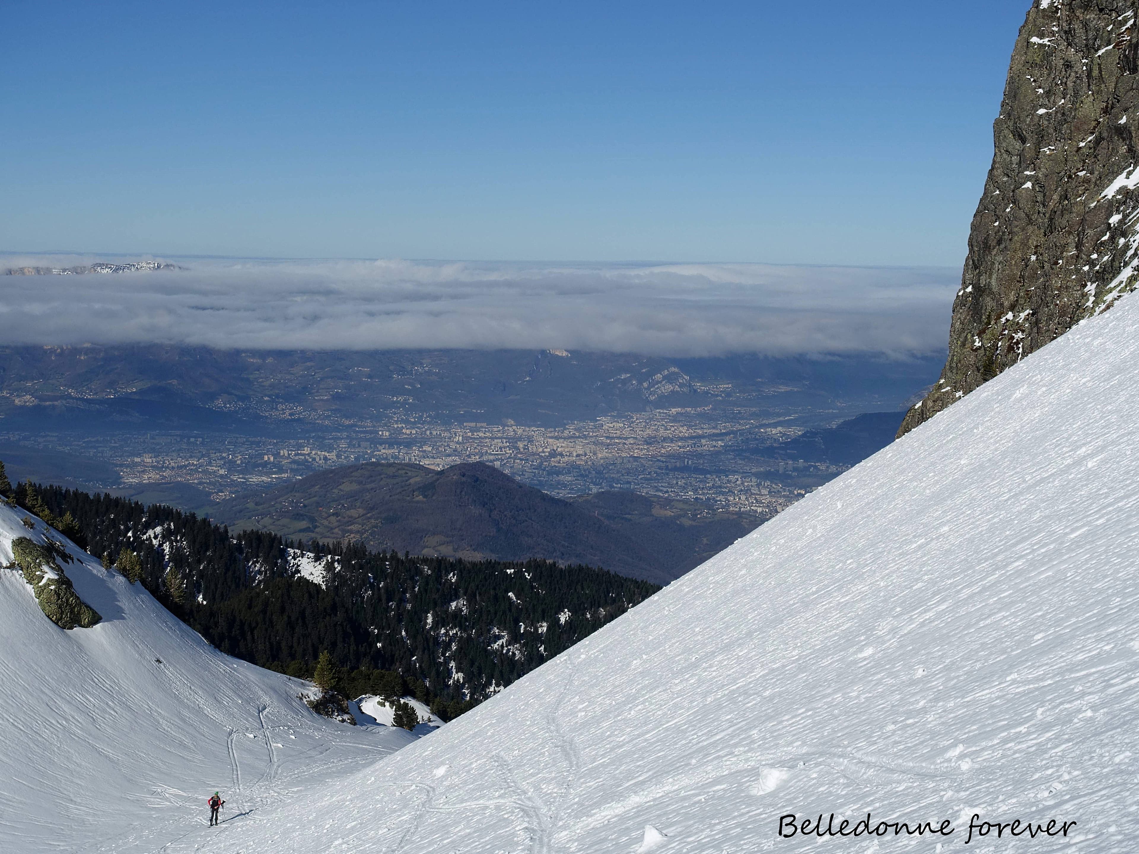 Un peu de nuage sur Grenoble A.P