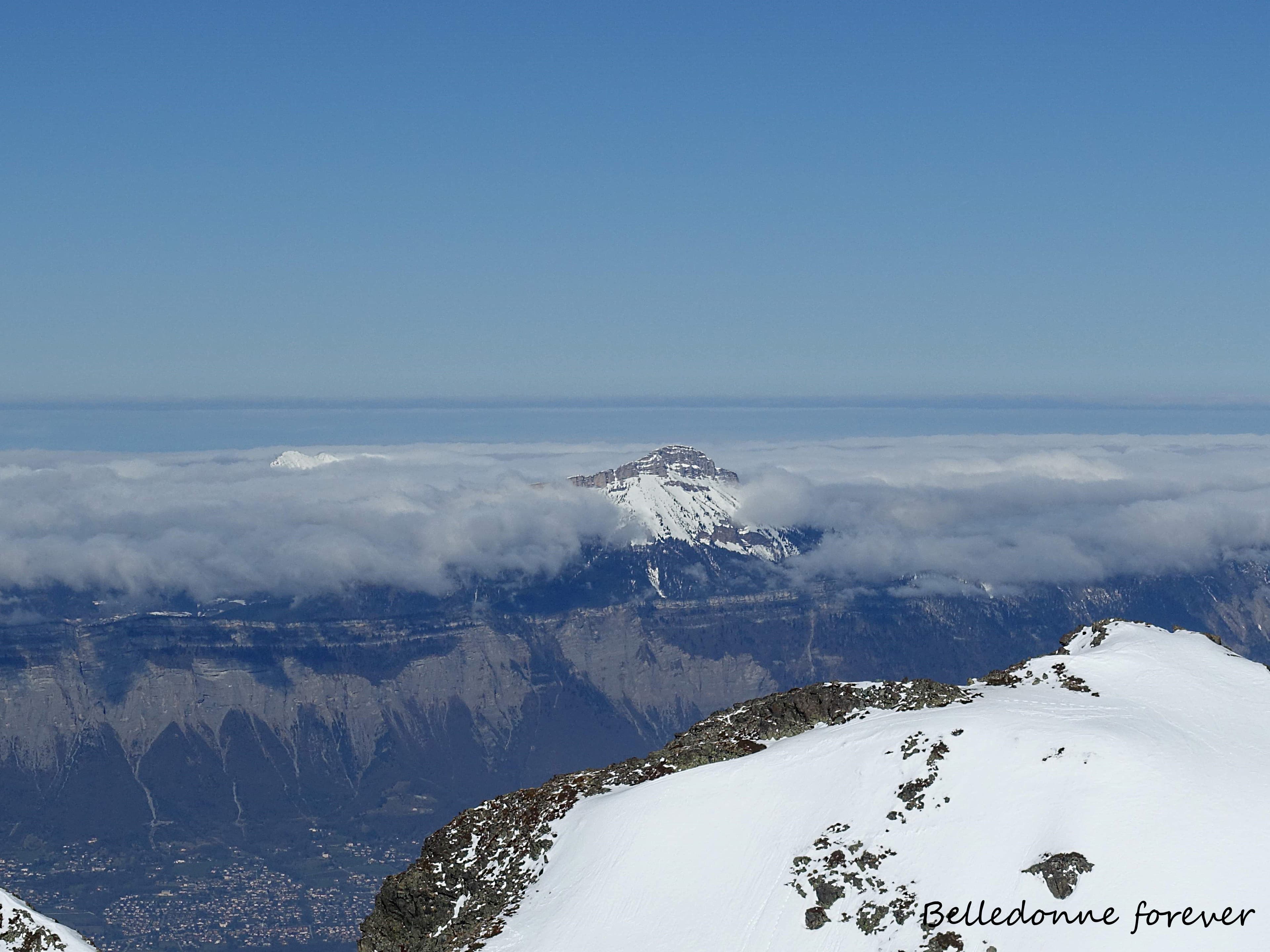 Un peu de nuage sur la chartreuse A.P.