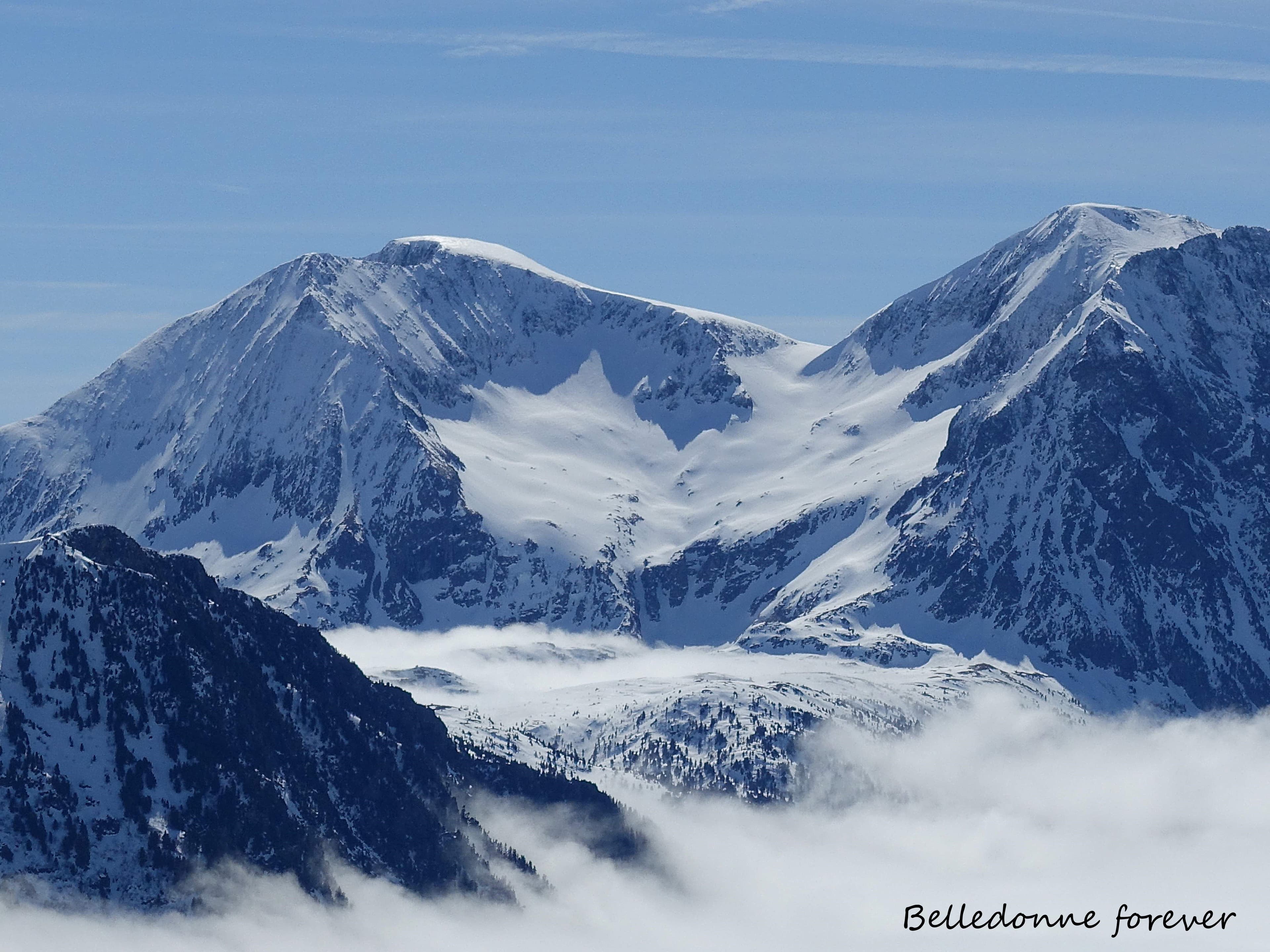 Les nuages attaquent le plateau du lac fourchu A.P.