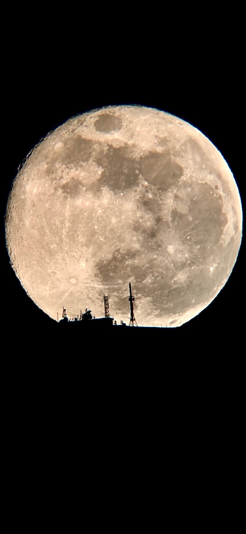 Lever de lune derrière la station de Chamrousse