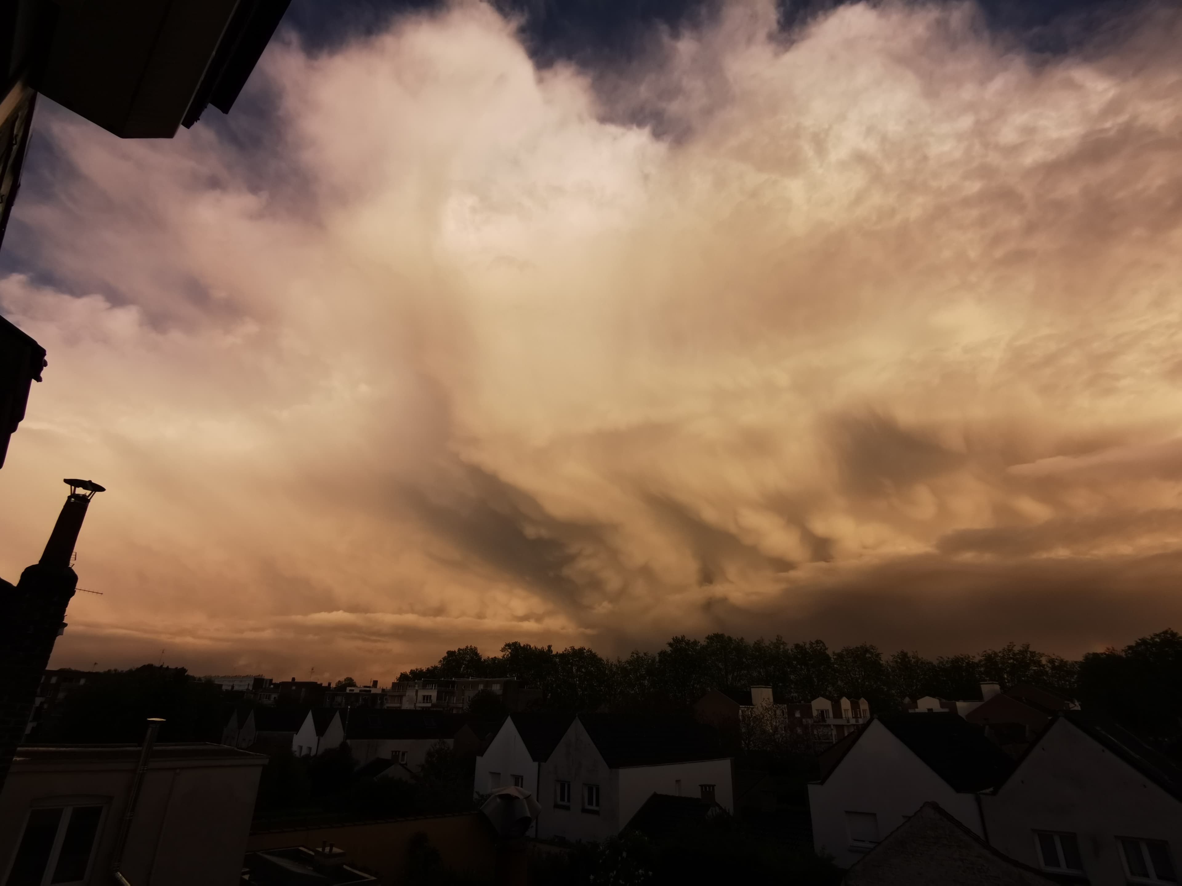 Mammatus au soleil couchant