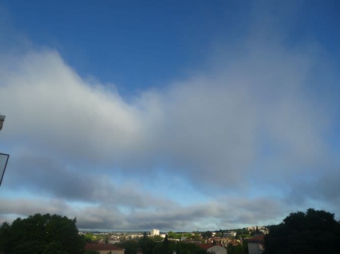 beaux nuages d'après pluie