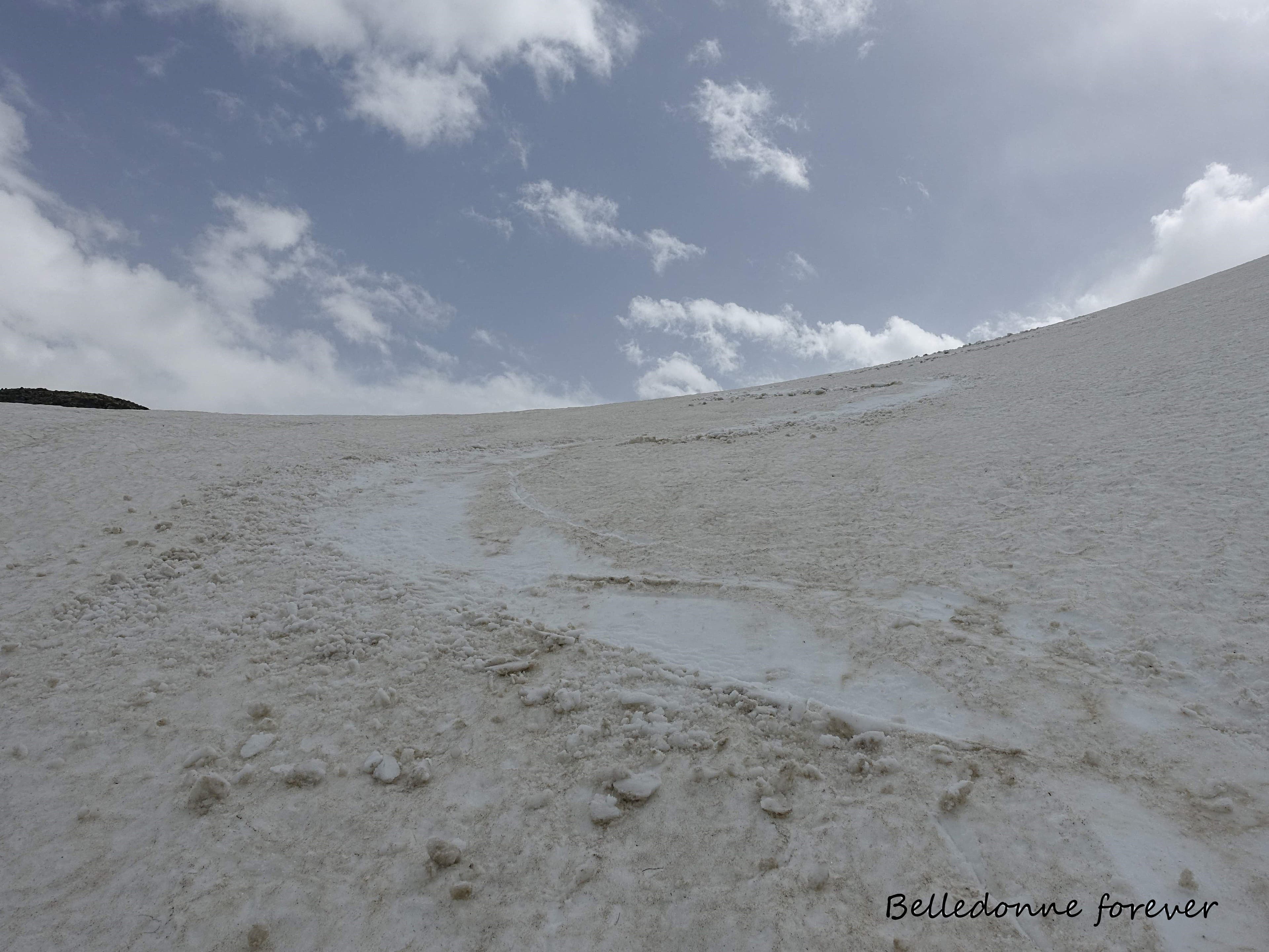 Neige recouverte par du sable du Sahara A.P.