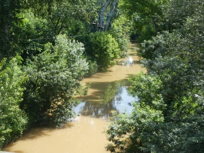 eau boueuse de l'arc (orages du var hier,)