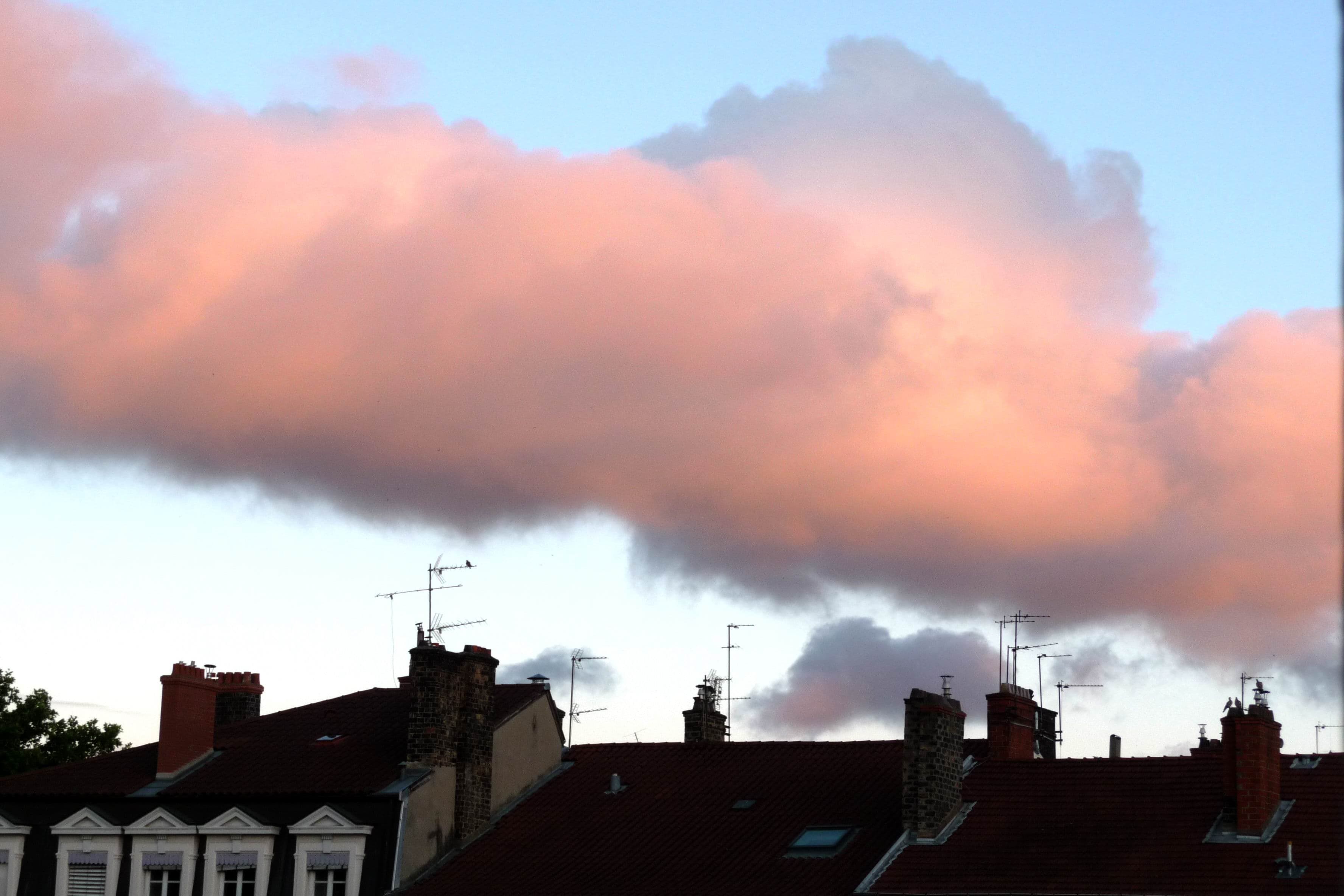 NUAGE ROSE SUR LYON