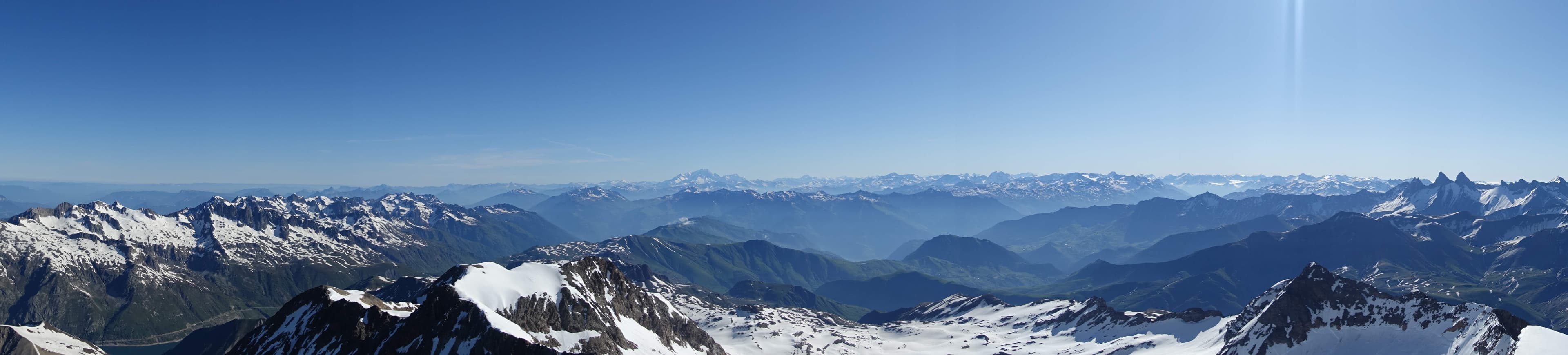 Peu de vent à gauche la partie nord de Belledonne, M Blanc puis aiguilles d'Arves A.P.
