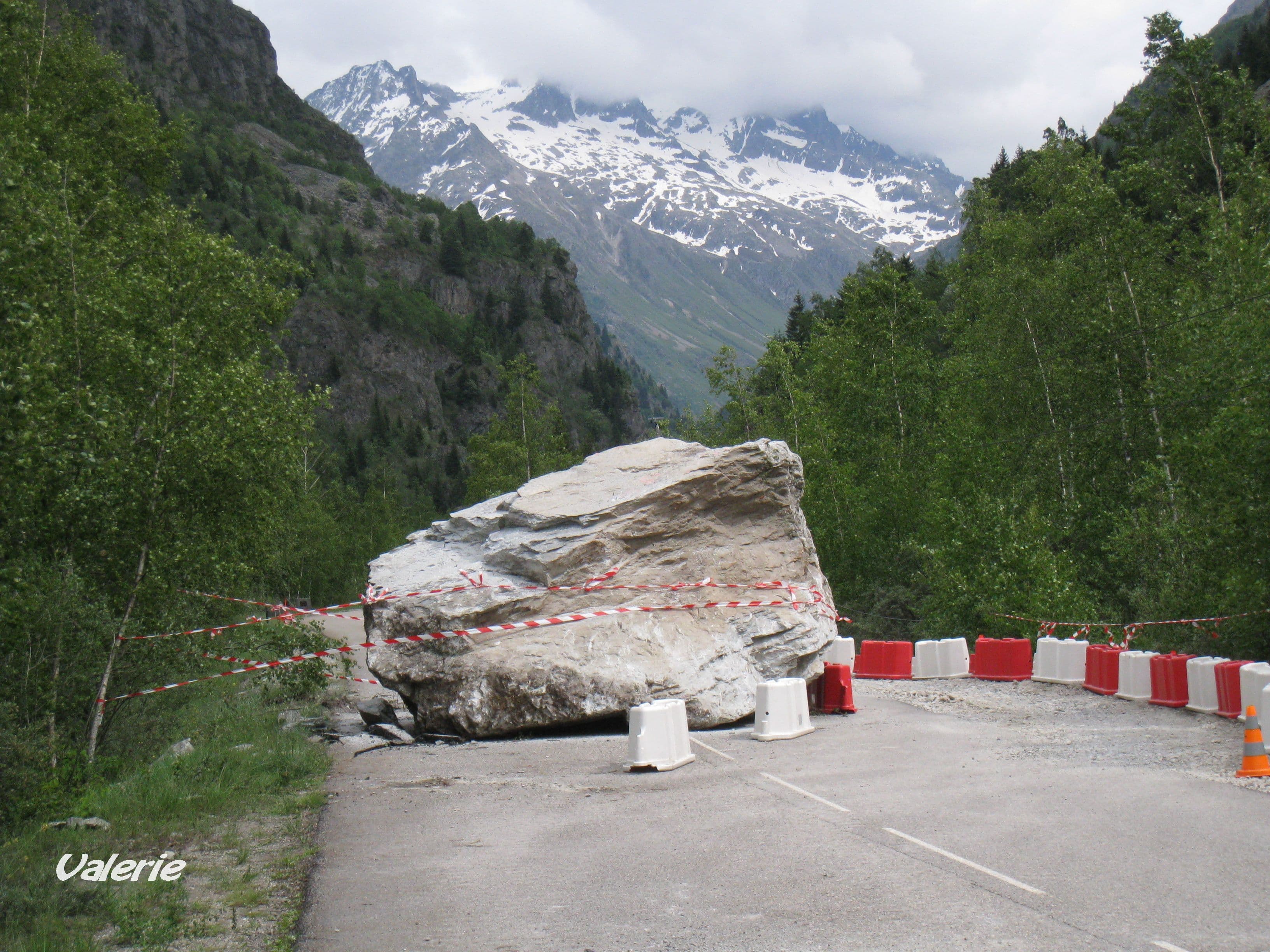 Gros éboulement sur la D 530