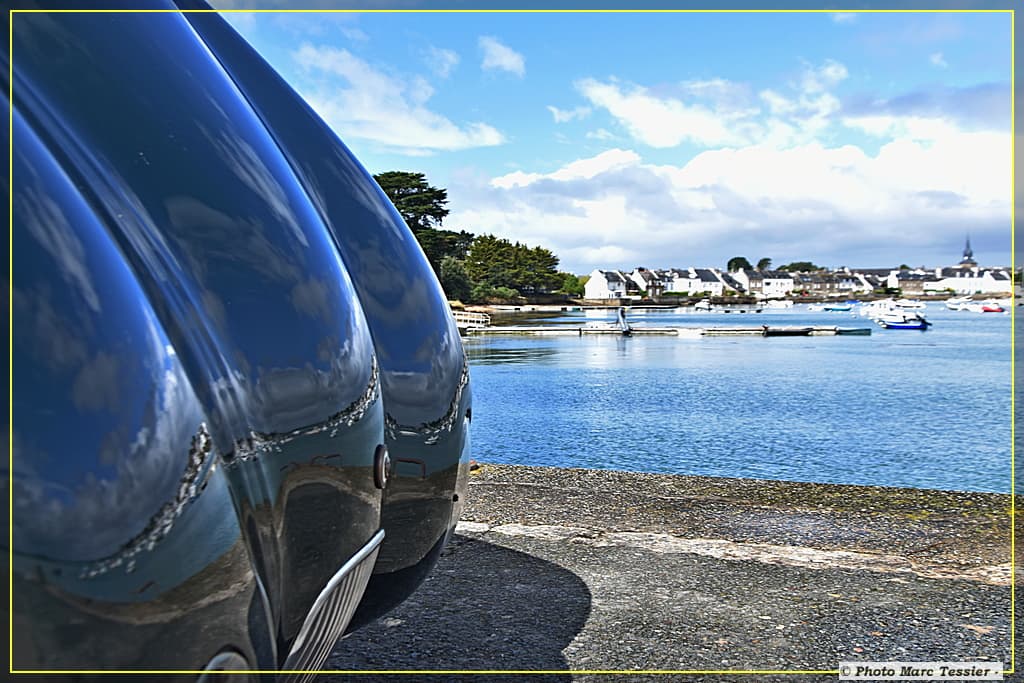 Locmariaquer en reflet sur capot de Jaguar