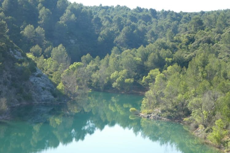 relets dans le lac de Bimont