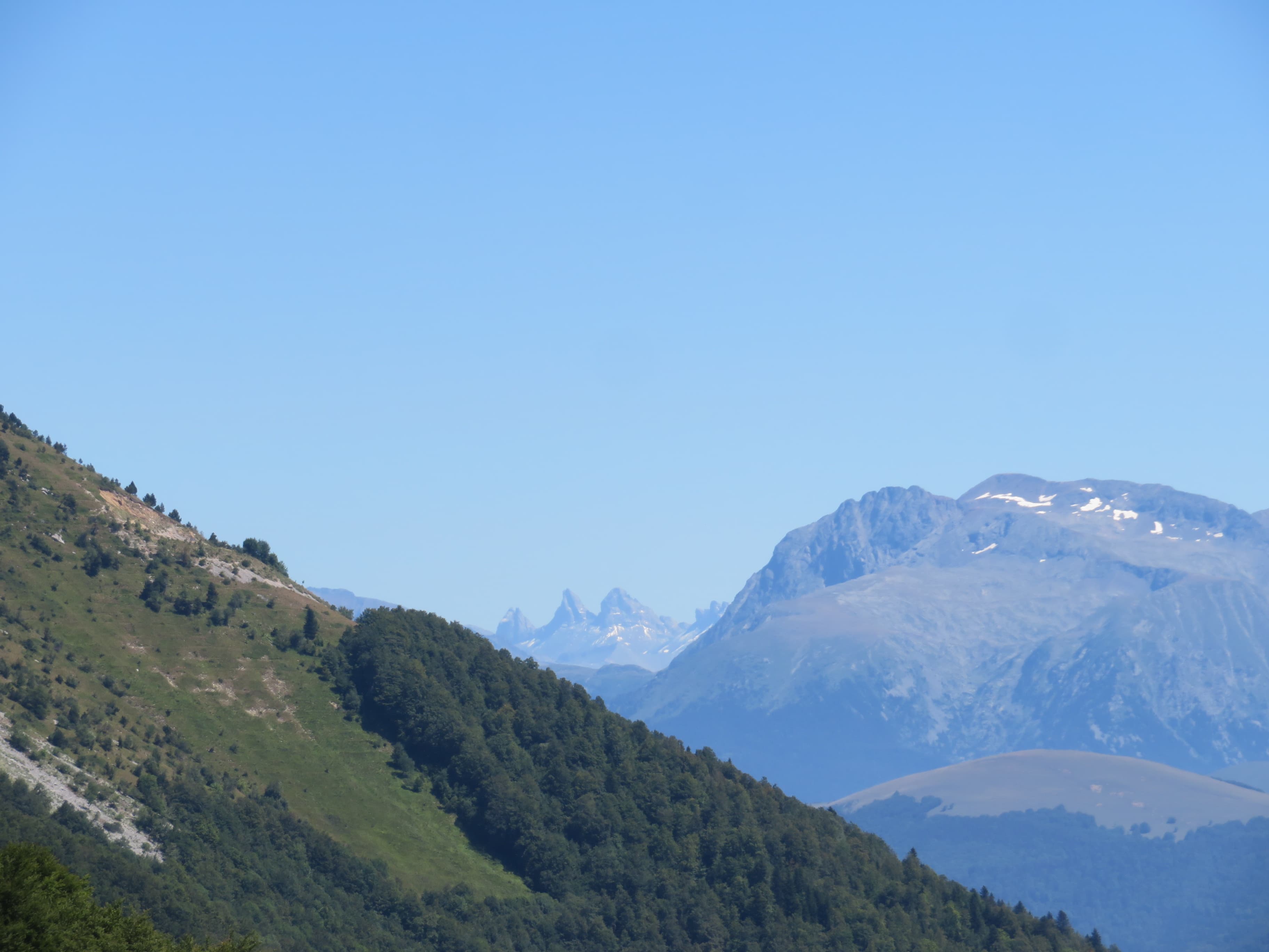 vue sur les aiguilles d'Arves, le Taillefer