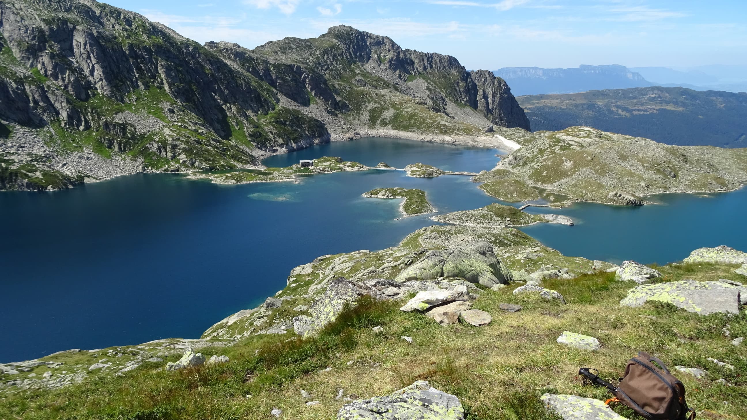 Refuge des 7Laux et lac de Cottepens depuis le belvedere
