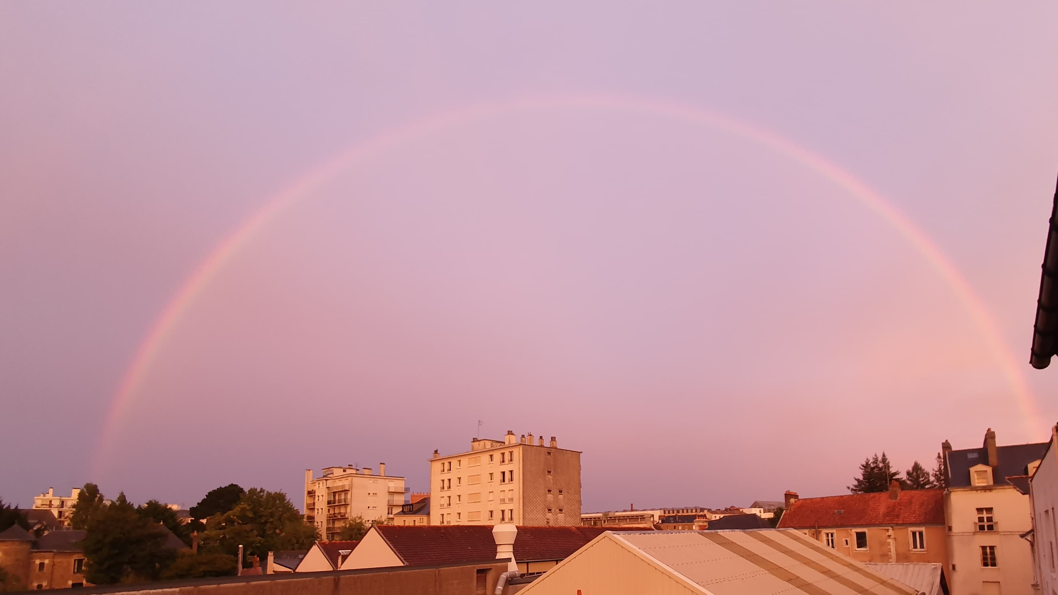 Arc en ciel au coucher de soleil