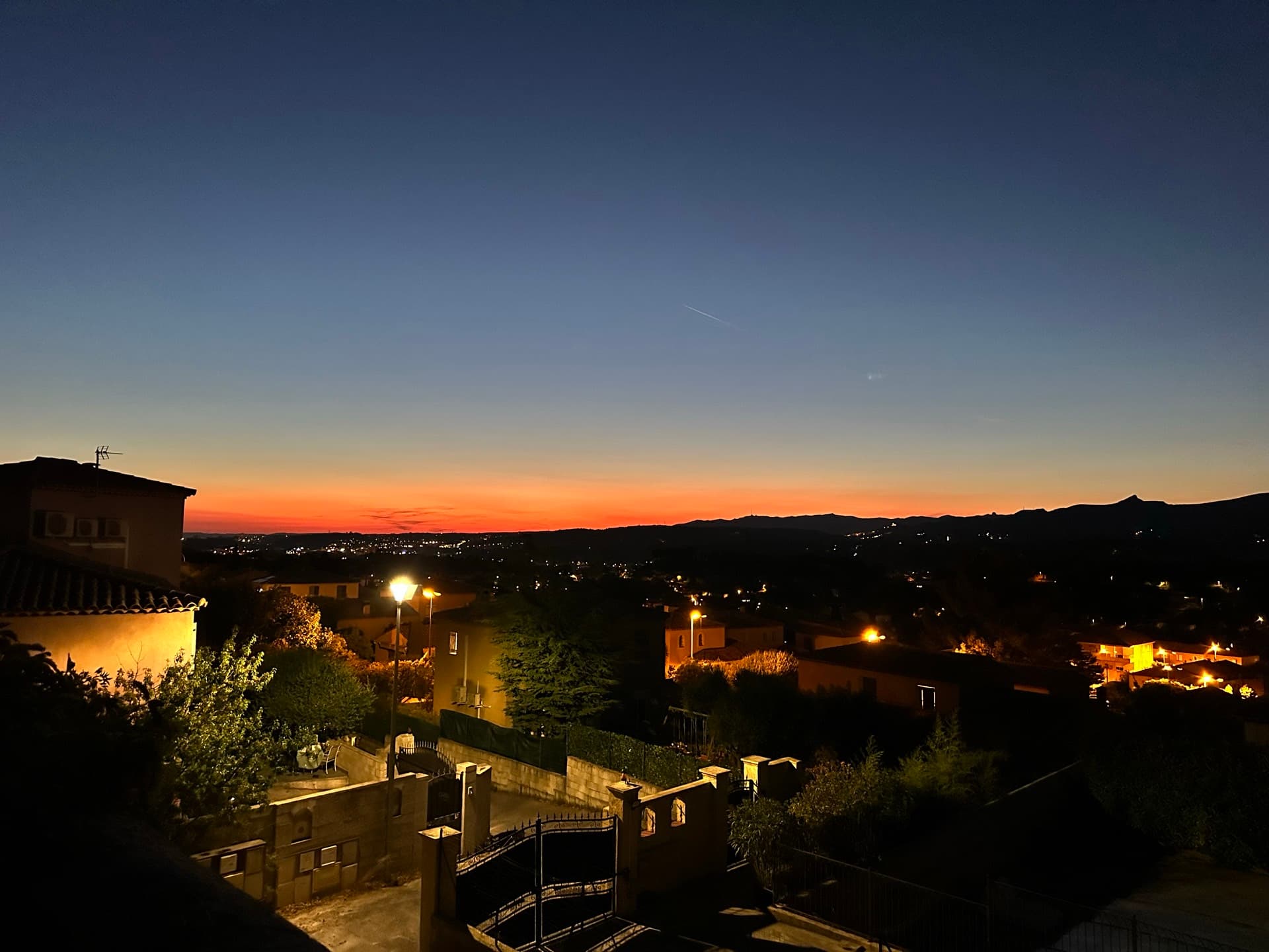 coucher-de-soleil-sur-la-vallee-de-lhuveaune