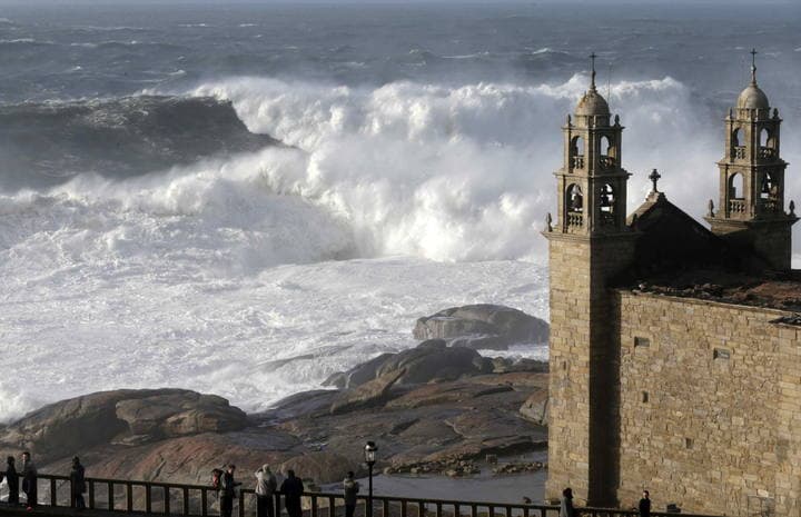 Image d'illustration pour Vagues meurtrières sur les côtes atlantiques