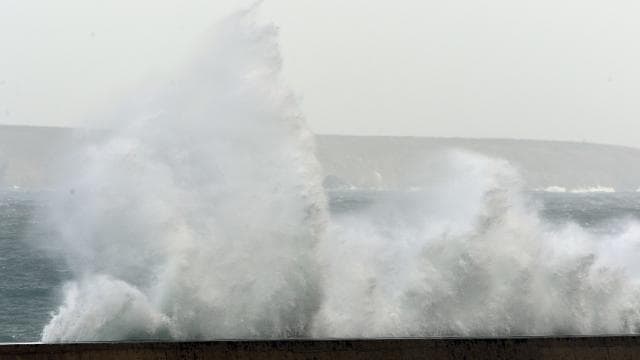 Image d'illustration pour Suivi de l'épisode de vagues, surcotes et submersions
