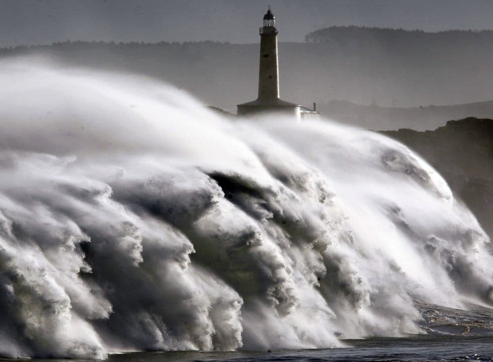 Image d'illustration pour Suivi de l'épisode de vagues, surcotes et submersions
