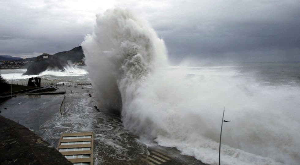 Image d'illustration pour Suivi de l'épisode de vagues, surcotes et submersions