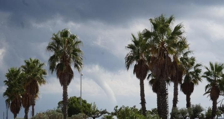 Image d'illustration pour Fréquents tubas et trombes, plus rares tornades